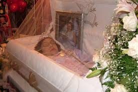 History recorded these women as casket girls. Beautiful Girls Women Dead In Their Coffins