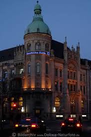 Die zeiten des kundendienstes können unterschiedlich ausfallen. Deutsche Bank Gebaude In Strassenverkehr Nachtlichter Hannover Foto