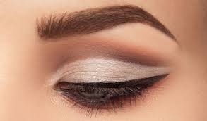 cut crease the new beauty trend