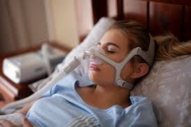 CPAPでいびきは治る？睡眠時無呼吸症候群の治療法であるCPAP療法 | 千里中央メディカルクリニック 内科 ・睡眠科・内分泌科・泌尿器科