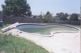 pool floated by hydrostatic pressure