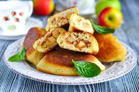 Пирожки с яблоками жареные на сковороде рецепт фото пошагово и видео -  1000.menu
