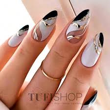 winter manicure 2023 2024 with metal