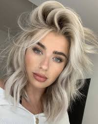 Beach blonde highlights are sprinkled lightly throughout the top portion of the hair in this easy hairstyle. Loving This Colour Rooted White Blonde Blondehair Platinumblonde Whiteblonde Rootedhair In 2020 Blonde Hair With Roots Blonde Hair Girl Hair Styles