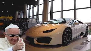 The car, one of two commissioned by the catholic bishops' conference of japan as a gift to the supreme pontiff, is run by turning hydrogen into water. This Is Pope Francis Lamborghini Huracan Ultimate Popemobile Sub Eng Youtube