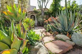 28 Front Yard Succulent Garden Ideas To