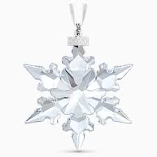 Check out these 15 awesome paper snowflake designs that are totally manageable at home if you follow these simple templates! Christmas Decorations And Ornaments Swarovski