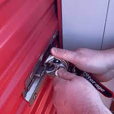 how to open a storage unit door moove