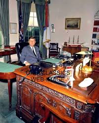 President joe biden chooses the 'resolute desk' for his oval office check out wptz: Amazon Com Onlyclassics President John F Kennedy At The White House Oval Office Resolute Desk 8x10 Photo Photographs