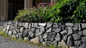 20 Stone Retaining Walls That Will Look