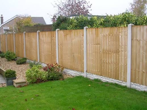 B Lee Fencing in Sheffield, supplies and fits fencing and fence panels