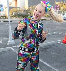 Jojo siwa doesn't care for the comments that tell her to act her age. siwa, now 16, has just hit 11 million subscribers on her channel, and has reached siwa responded to it all in a tiktok where she mimed what she thought of when 'normal' teenagers say to me 'act your age' via the lyrics to doja. Jojo Siwa Bio Wiki Net Worth Dating Boyfriend Doll Age Height