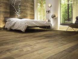 smart hardwood floor clears the air