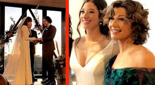 Amy lee grant (born november 25, 1960) is an american singer, songwriter and musician. Amy Grant S Daughter Sarah Ties The Knot Classic Country Music
