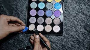 diy magnetic makeup palette tutorial