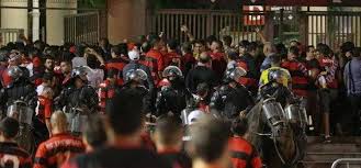 Resultado de imagem para flamengo x independiente violencia maracanã 14