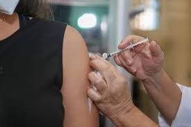 Hospital das clínicas de sp inicia operação de vacinação contra covid e pretende imunizar mil funcionários nesta segunda. Duowjzebhfnqpm