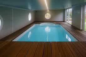 gîte bambou avec piscine intérieure