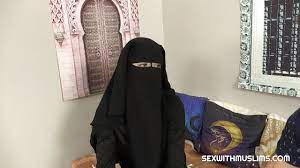 Niqab babe needs to learn Czech | xHamster