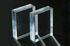 difference plexiglass sheet vs glass