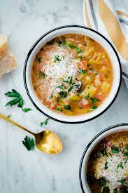 slow cooker winter vegetable soup with