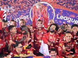 liverpool lift premier league trophy