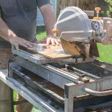 how to use a wet saw to cut tile for