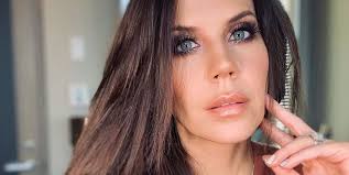 She is an actress, known for que pena tu vida (2010), primera dama (2010) and sin filtro (2016). Lio Entre Youtubers Tati Westbrook Y James Charles Contra Shane Dawson Y Jeffree Star