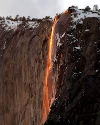 photograph) Yosemite's annual 'firefall ...