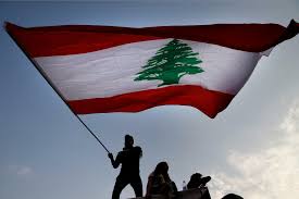 Diese zeder wurde als einheitlich grün definiert, doch wurde sie von flaggenherstellern oft auch braun und grün dargestellt, was auch bei der heutigen flagge üblich ist, die 1943 die. Libanon Wirtschaftskrise Bedroht Hunderttausende Menschen