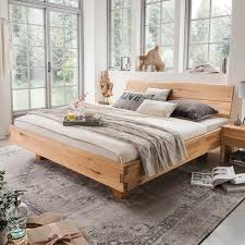 Ein komplett schlafzimmer ist dann eine gute wahl. Holz Doppelbett Mit Kopfteil Baumkante Aus Geolter Wildeiche Smiralda Massiv Bett Eichenbetten Bett Massivholz