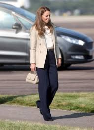 kate middleton matched her bag and