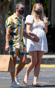 In 2017, joe proposed to sophie with a $150,000 diamond ring. Sophie Turner Bio Age Height Daughter Family Husband
