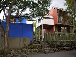 Im blauen haus in der calle londres kam1907 frida kahlo zur welt und verbrachte hier einen großteil ihres lebens. Frida Kahlo Und Diego Rivera Inszenieren Die Architektur Der Liebe