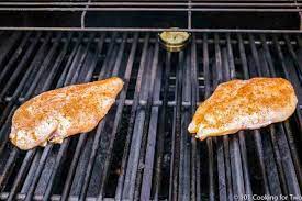 How To Bbq Skinless Boneless Chicken Breast On A Gas Grill 101  gambar png