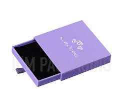 custom jewelry packaging with logo