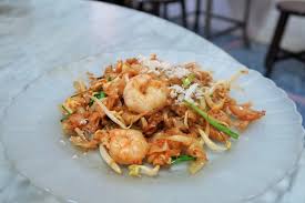 Add a tablespoon of chilli paste and half the garlic. Penang Battle Of The Char Kuey Teow Which Is Best Slightly Astray