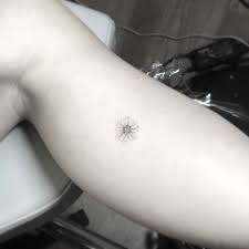 It is drawn in two colors, black and white, which makes it a classic. Tiniest Daisy Tattoo Best Tattoo Ideas Gallery