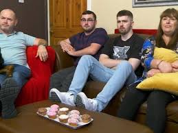 Or is it the hull version of alexa? in fact, stephen is lee's boyfriend of 26. How Is Gogglebox Filmed These Are All The Behind The Scenes Secrets