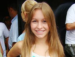 Segundo a Folha Online, as atrizes Juliana Xavier, de 13 anos, e Carla Diaz, de 18, contratadas da TV Record, foram assaltadas por quatro homens armados com ... - carla_diaz