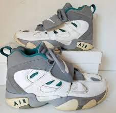 Two brothers thomas and william sanders had the aim of producing high quality footwear for the. Nike Air Diamond Turf 2 Sneakers Deion Sanders Athletic Multi 4 5y 488294 002 For Sale Online