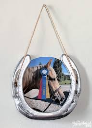 How To Make A Horseshoe Picture Frame