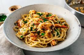 the best garlic lobster pasta i am a