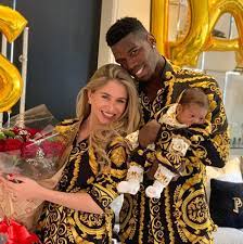 Rumors of paul pogba wife maria salaues have not yet been confirmed, but the bolivian model gave birth to the couple's first child recently. Paul Pogba Wife Maria Zulay Son Labile Shakur Enjoying Life Futballnews Com