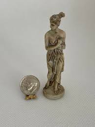 Dollhouse Miniature Garden Statue Lady