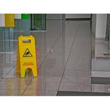 warning sign slippery when wet vkf