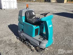 surplus tennant t7 scrubber in