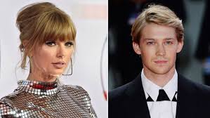 Taylor swift thanks joe alwyn in her 2021 grammys speech. Joe Alwyn Might Reportedly Be Proposing To Taylor Swift Soon Omg I M Freaking Out