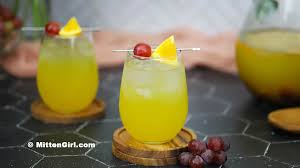 white wine sangria with peach schnapps