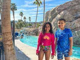 palm springs resorts for families